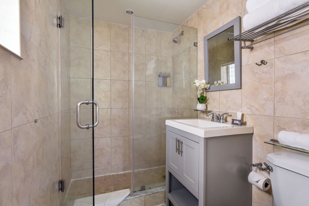 Room, 1 King Bed, Mobility Accessible