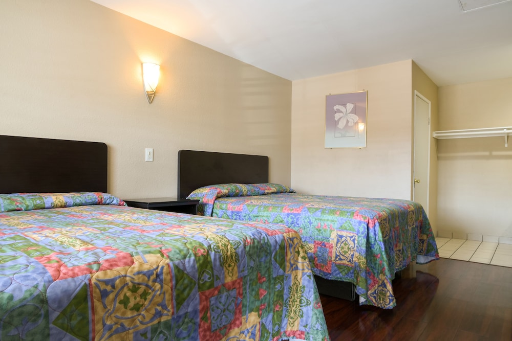 Standard Room, 2 Queen Beds, Non Smoking, Garden View