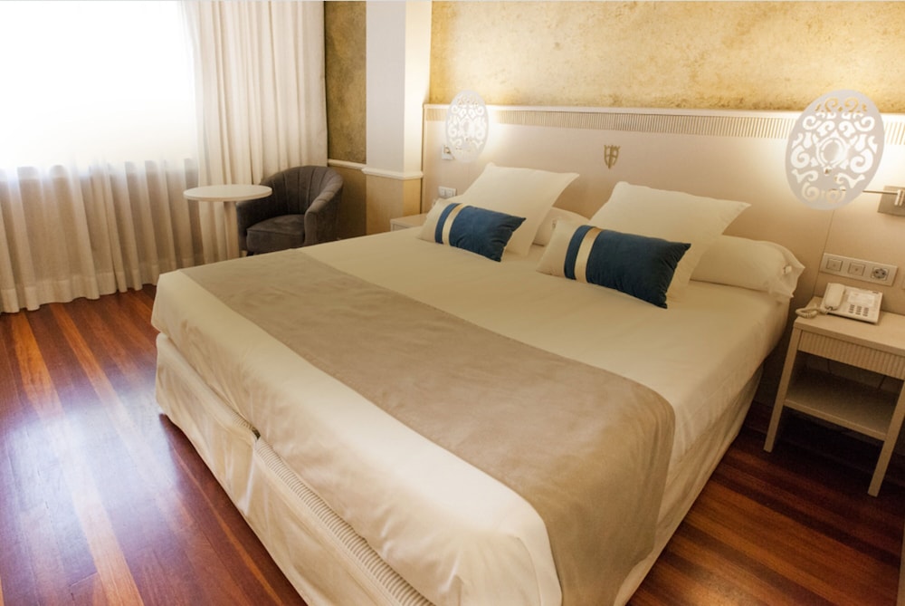 Junior Studio Suite (Double Room + Living Room)
