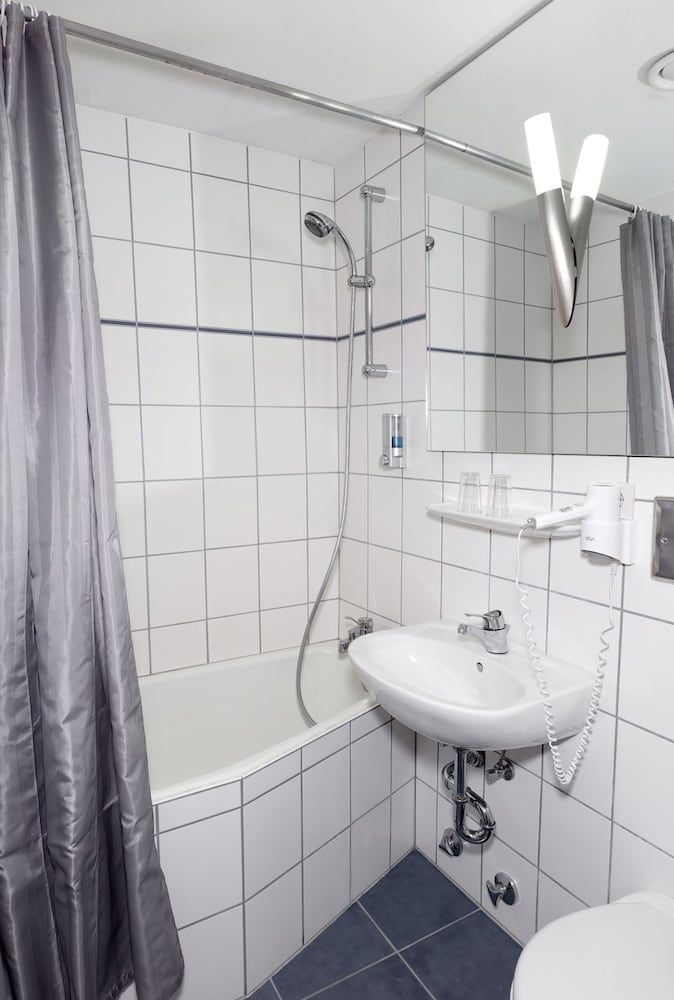 Double or Twin Room - Photo 2