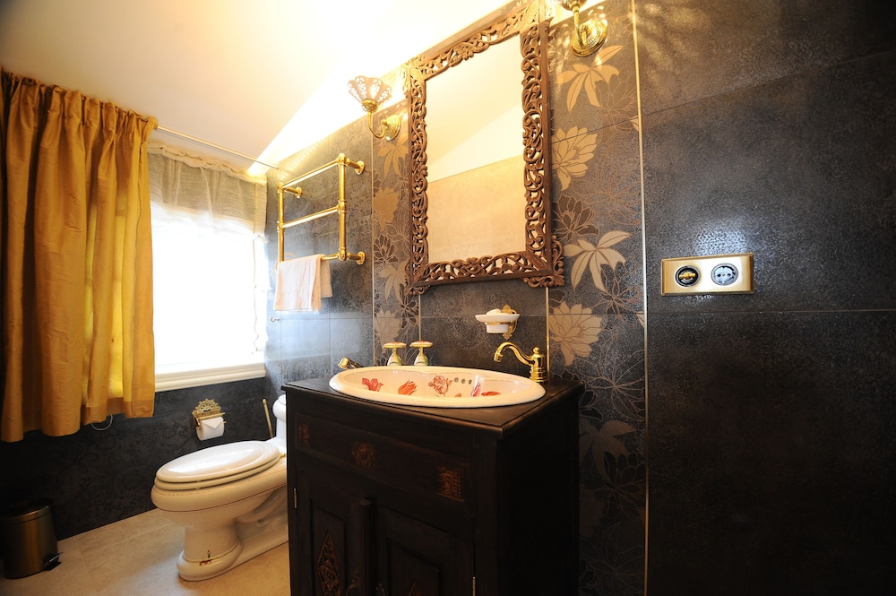 Luxury Suite, Jetted Tub, Lake View photo 3