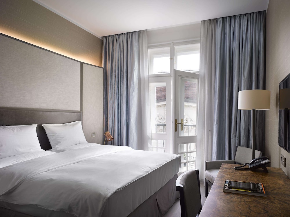 Pied a Terre - Photo 1
