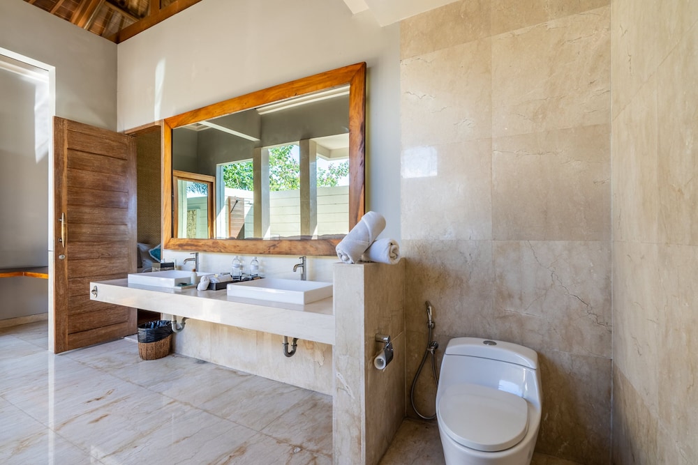 Four-Bedroom Villa with Private Pool - Photo 32