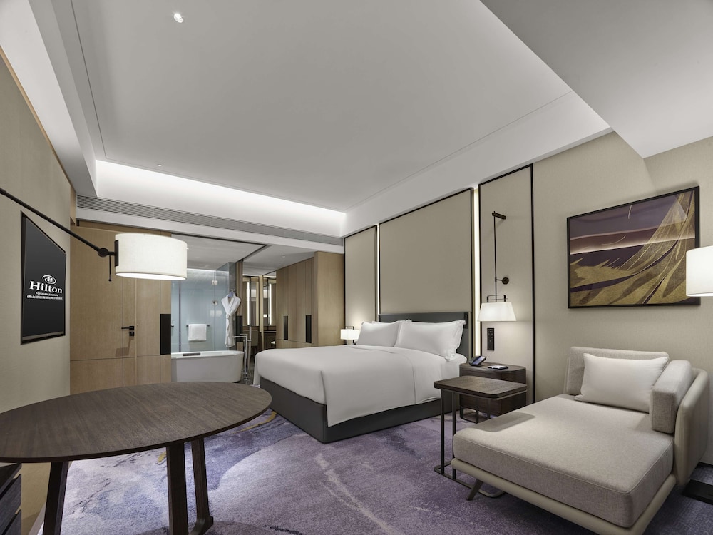 Premier Suite, 1 King Bed photo 2