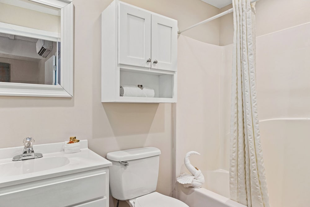 1 Bedroom Suite Two Double Beds w/ Sofa Sleeper Beach Front