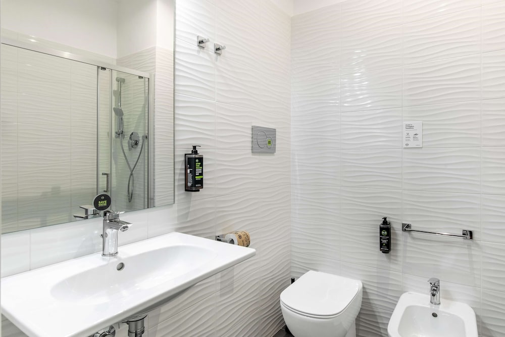 Standard Double Room - Photo 11