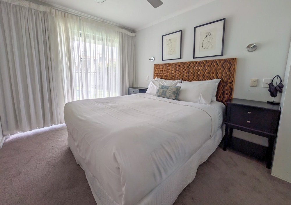 Superior Apartment, 1 Queen Bed, Terrace, Pool View