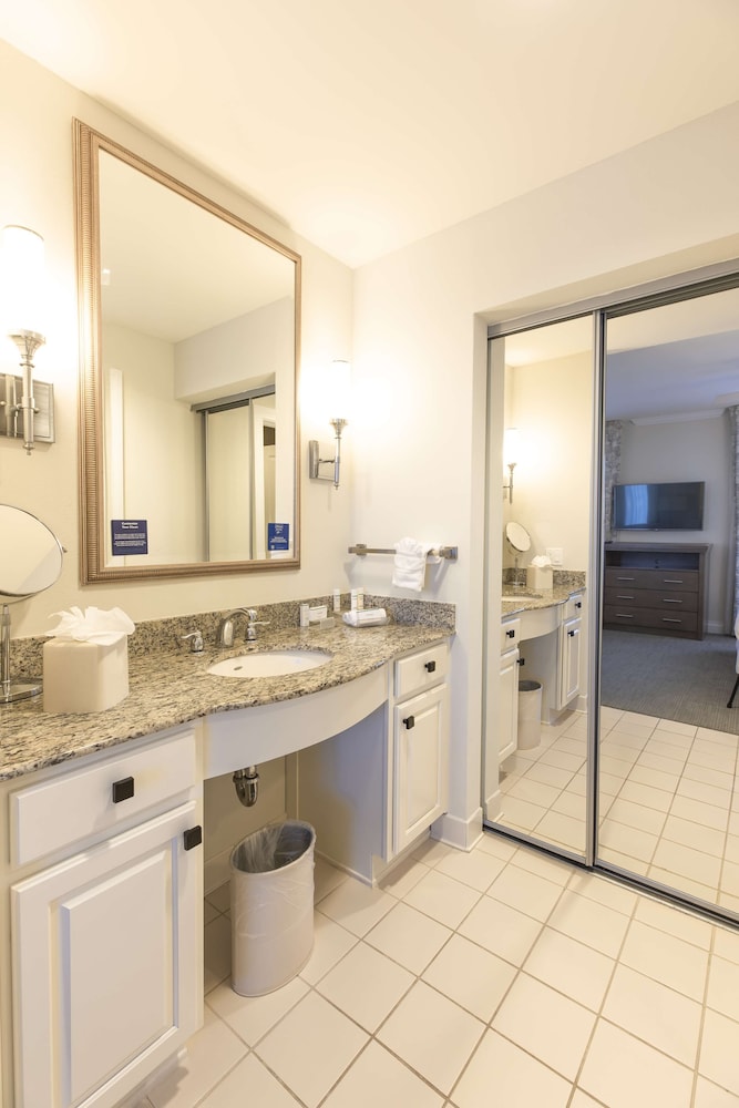 1 KING 2 QN BEDS 2 BEDROOM 2 BATH SUITE WITH SLEEPER SOFA - Photo 11