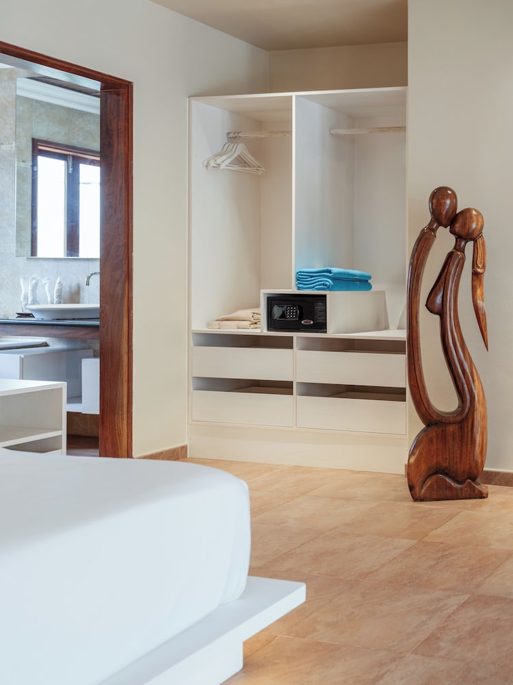 Honeymoon Suite - Photo 5