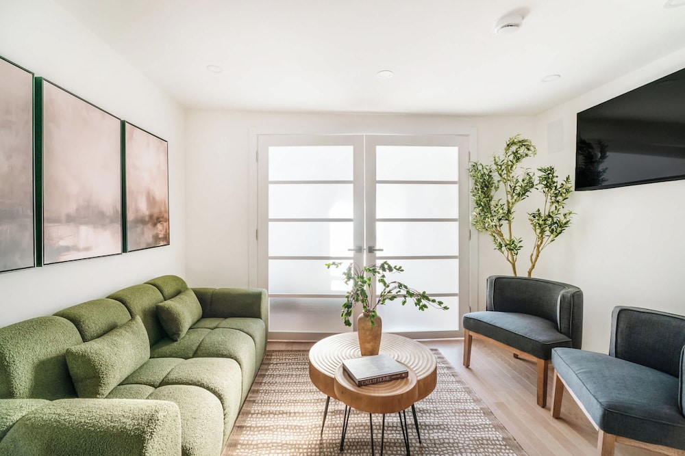 Apartment photo 1