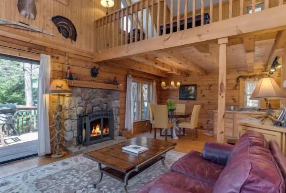 Comfort Cabin, 3 Bedrooms, Fireplace photo 1