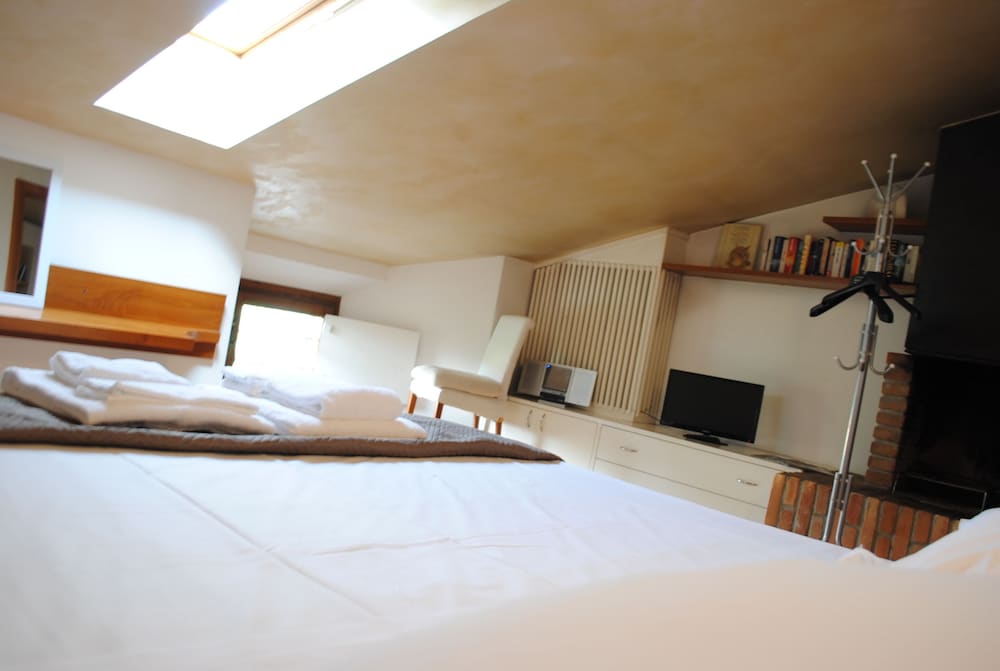 Economy Double Room, Private Bathroom photo 2