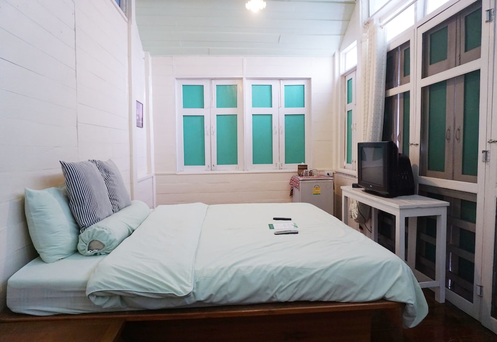 Standard Room (Upstairs)