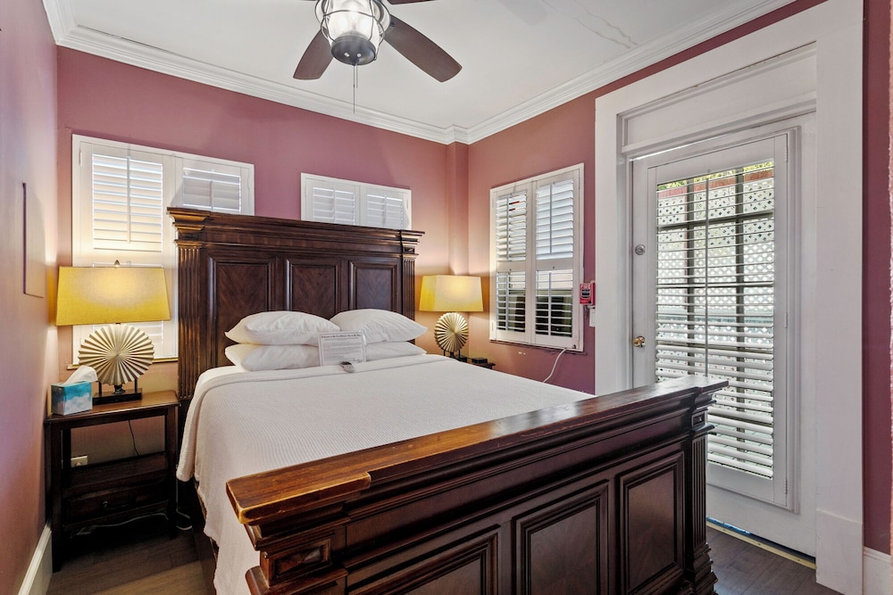 Comfort Room, Patio, Ground Floor