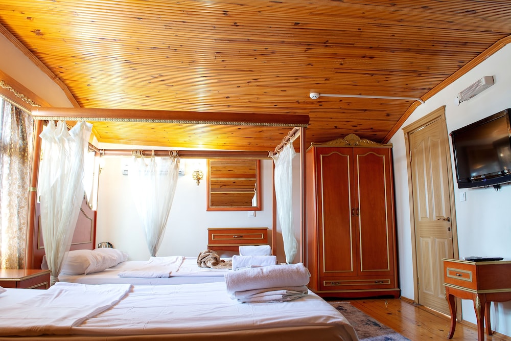 Deluxe Triple Room photo 2