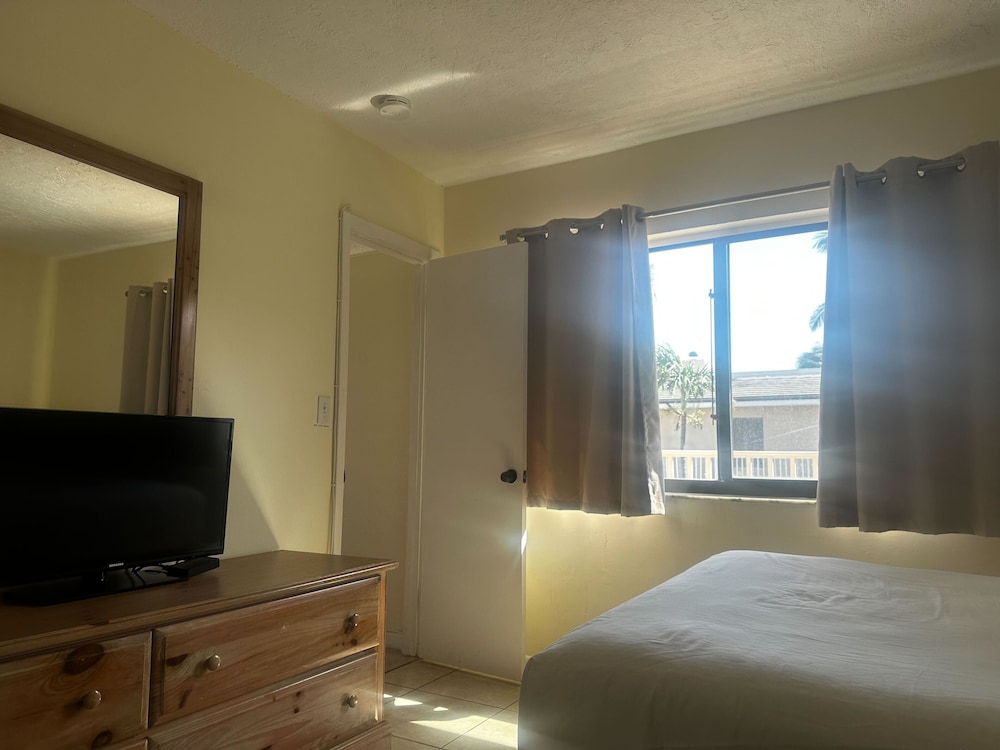 Condo, 1 Queen Bed with Sofa bed, Kitchenette photo 3