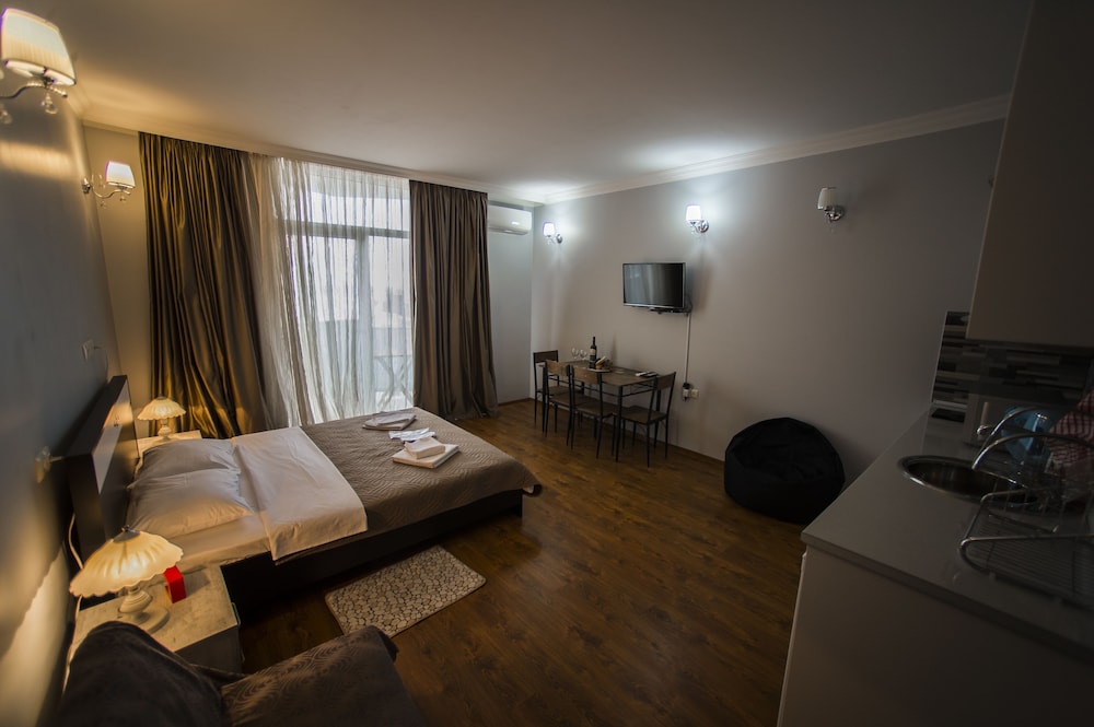 Comfort Studio Suite, 1 King Bed with Sofa bed, Sea View, Beachfront photo 1