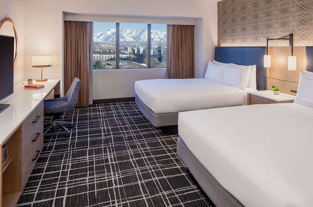 Suite, 2 Queen Beds, Non Smoking, Corner - Photo 9