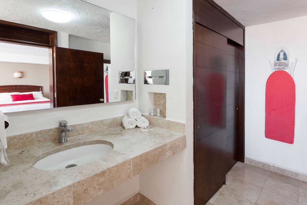 Junior Suite, 2 Double Beds, Non Smoking - Photo 8