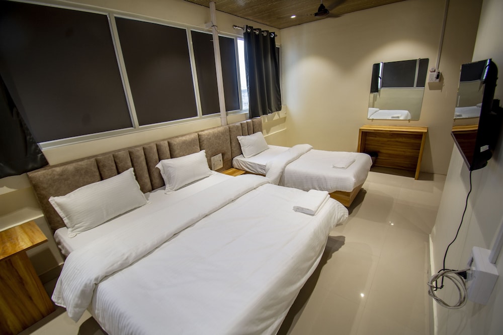 Deluxe Triple Room photo 3