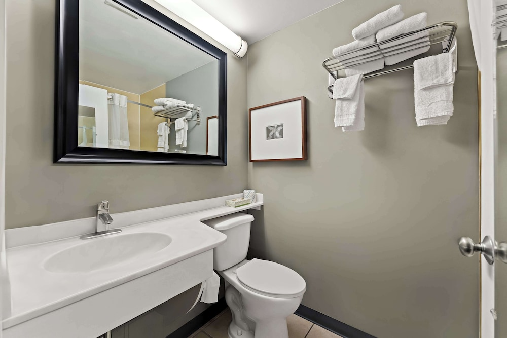 Room, 2 Double Beds - Photo 7