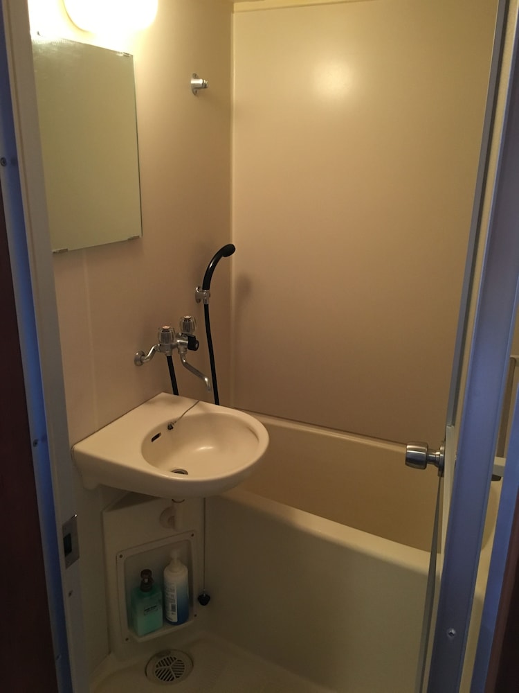 Twin Room, Shared Bathroom photo 2