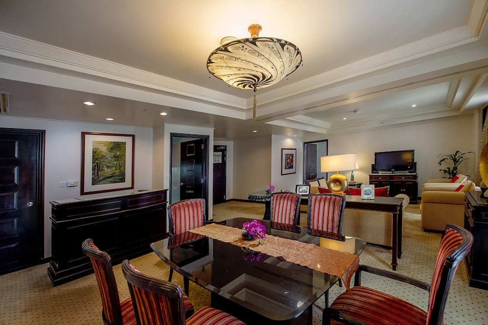 Presidential Suite, 1 Bedroom, Balcony (Crown Ocean Suite) photo 2