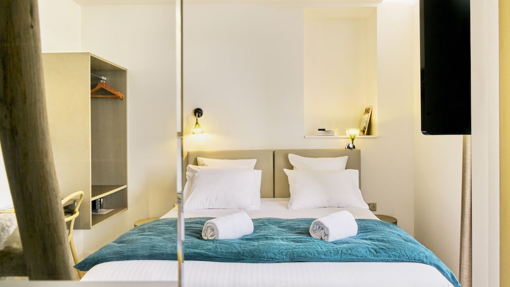 Double Room, Non Smoking, Partial Sea View photo 2