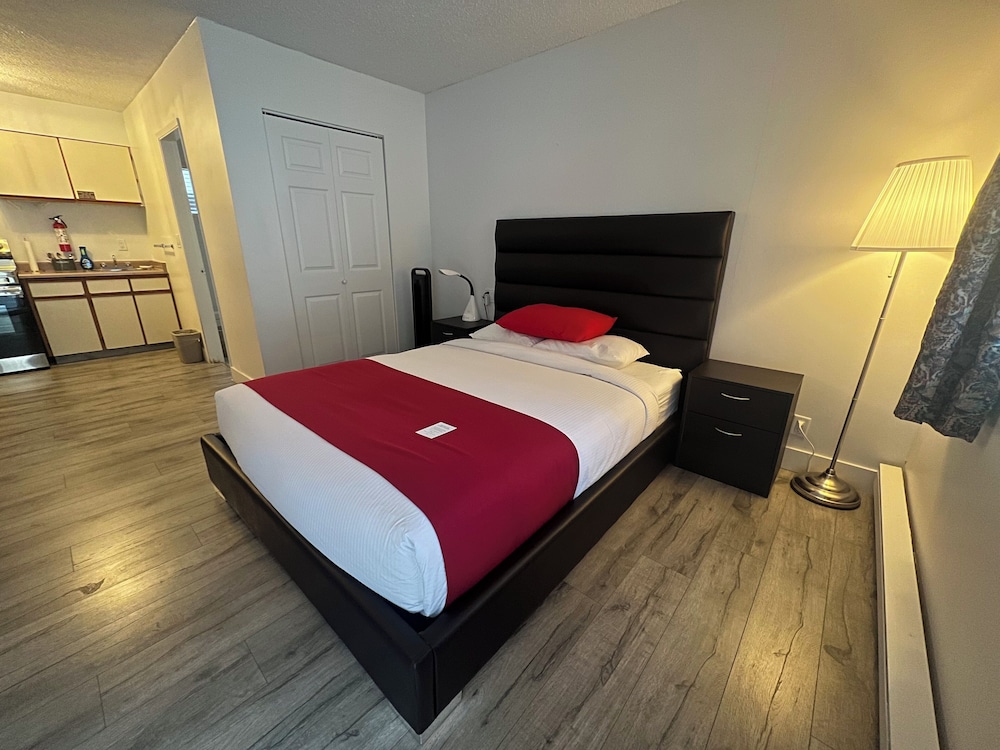 Deluxe Room, 1 Queen Bed, Non Smoking, Mountain View photo 1