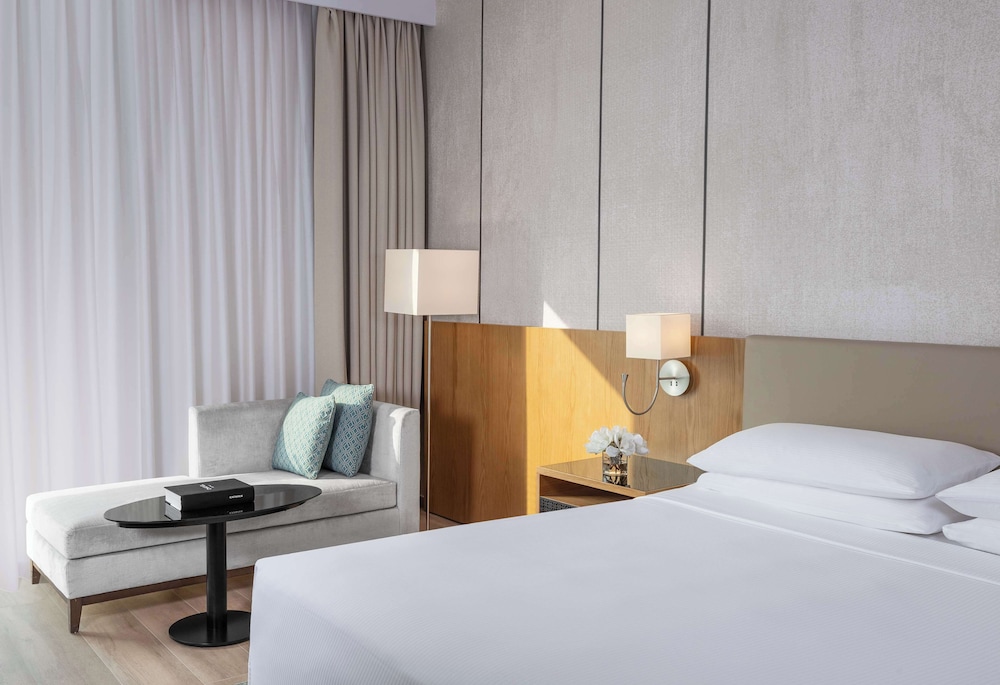 Room, 1 King Bed (High Floor) - Photo 4