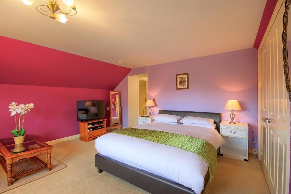 Premium Room, 1 King Bed, Non Smoking, Hill View photo 1