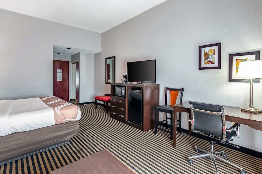 Standard Room, 1 King Bed with Sofa bed, Non Smoking - Photo 1