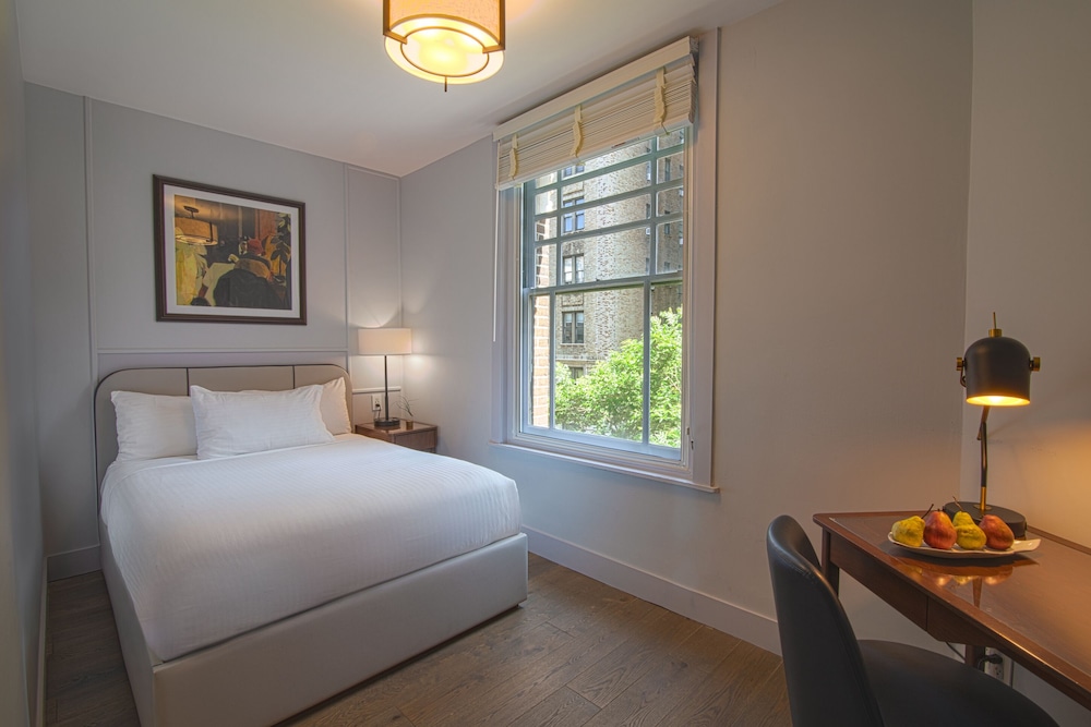 Standard Room (1 Full Bed)