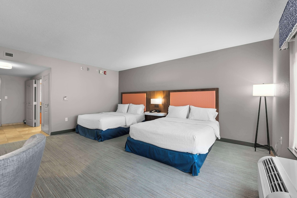 Two Queen Beds, Non-Smoking, Accessible - Photo 7