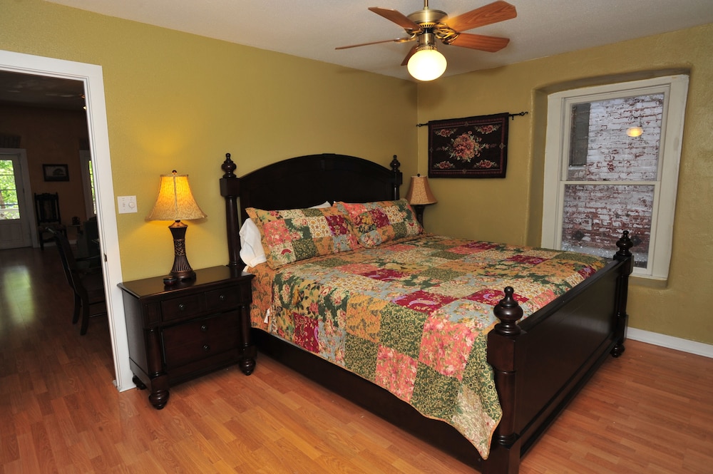 Standard Suite, Multiple Beds, Non Smoking (Hill Country Suite)