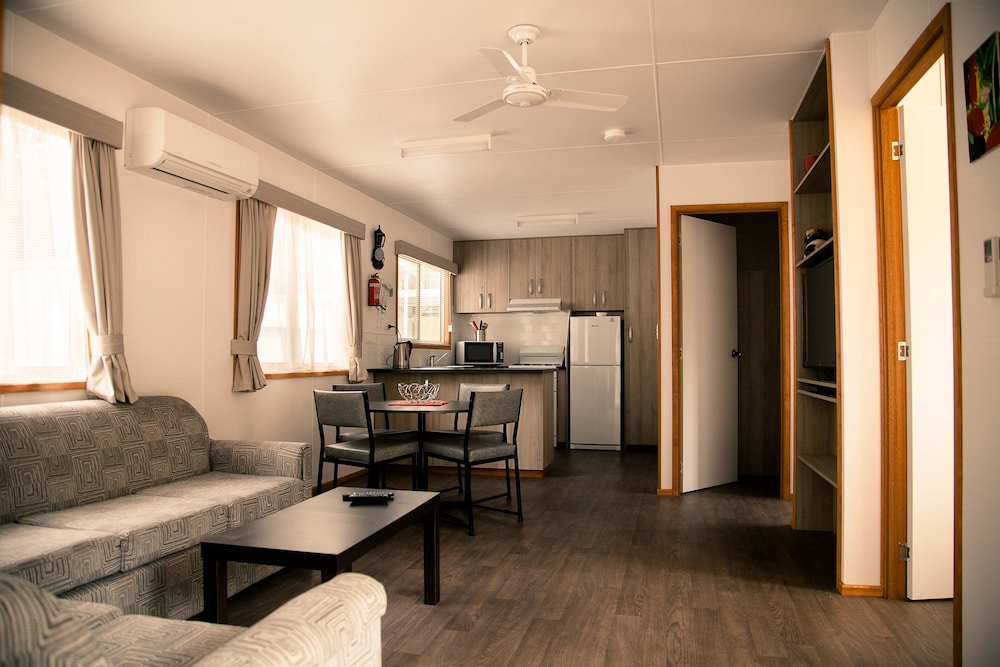 Deluxe Suite, 2 Bedrooms, Non Smoking, Kitchen (Deluxe Cabin) photo 1