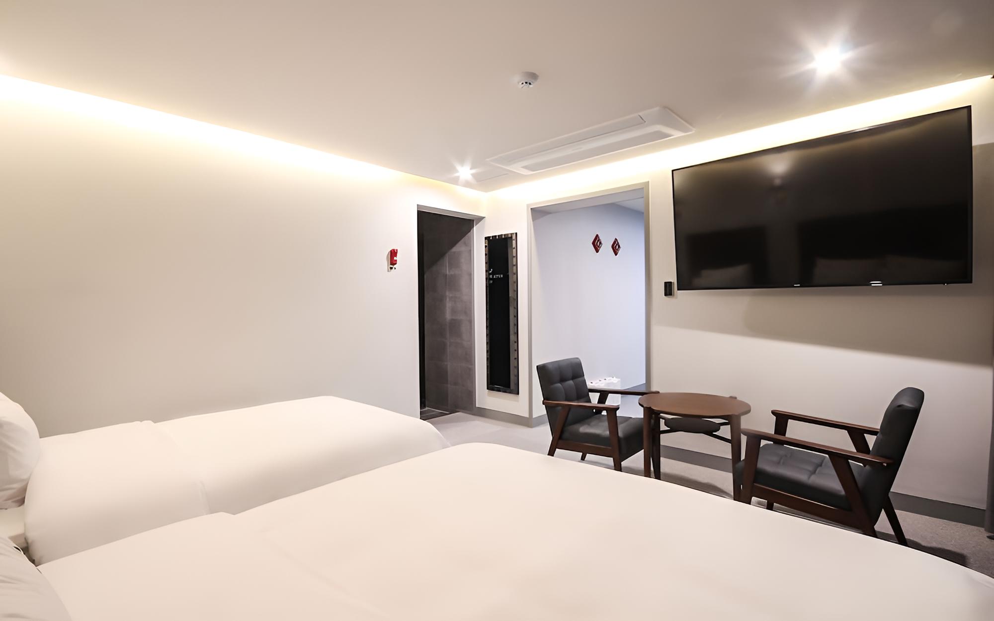 Room (Twin) - Photo 3