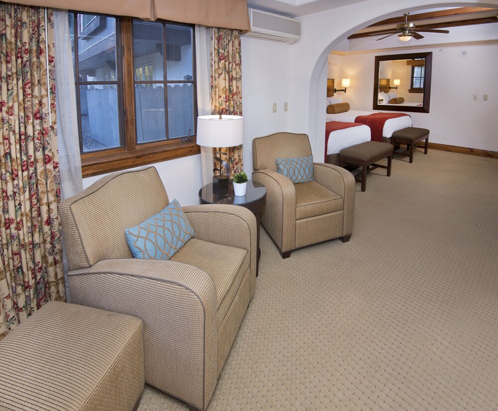 Suite, 2 Double Beds - Photo 4