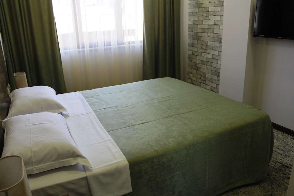 Standard Single Room, 1 Queen Bed