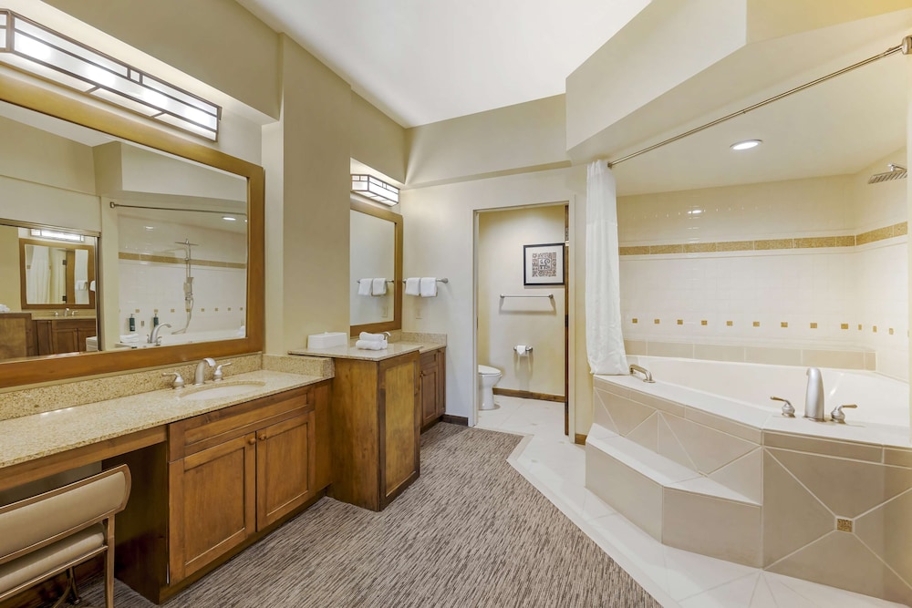 2 Bedroom 2 Kings Pool View Deluxe Suite - Photo 5