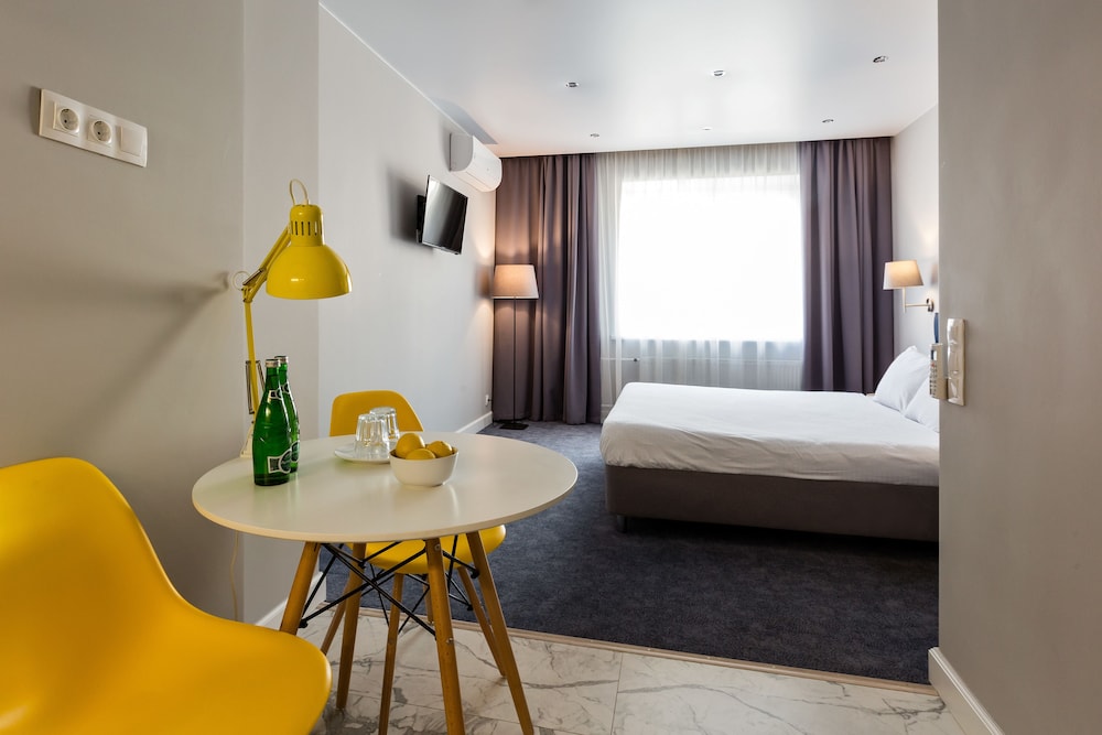 Deluxe Apartment, 1 King Bed, Kitchenette photo 3