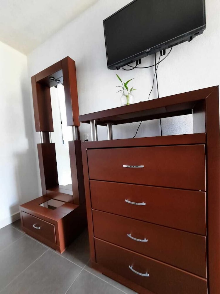 Suite, 1 Queen Bed, Annex Building photo 3