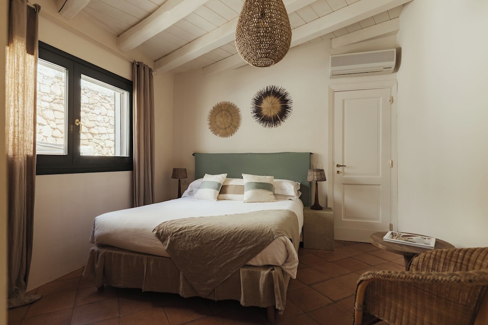 Classic Double Room, 1 Queen Bed, Courtyard Area