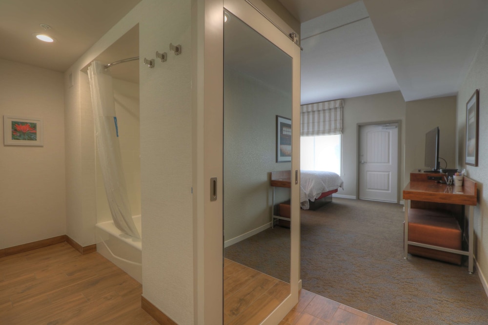 Studio, Accessible, Bathtub (2 Queen Bed & Sofa Bed, Balcony) - Photo 4