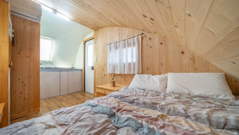 Basic Room, 1 Bedroom (Duriser Caravan No. 2(Private BBQ))