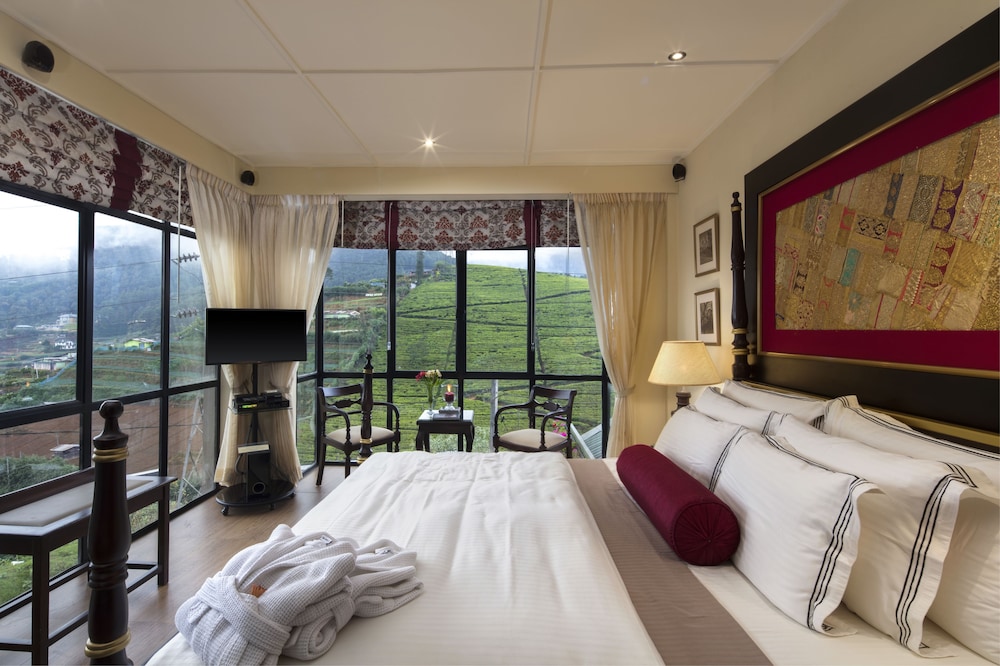 Executive Suite, 3 Bedrooms, Balcony, Mountain View