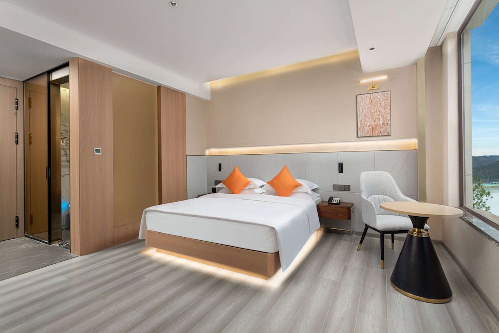 Family Room, 1 King Bed, Non Smoking photo 1