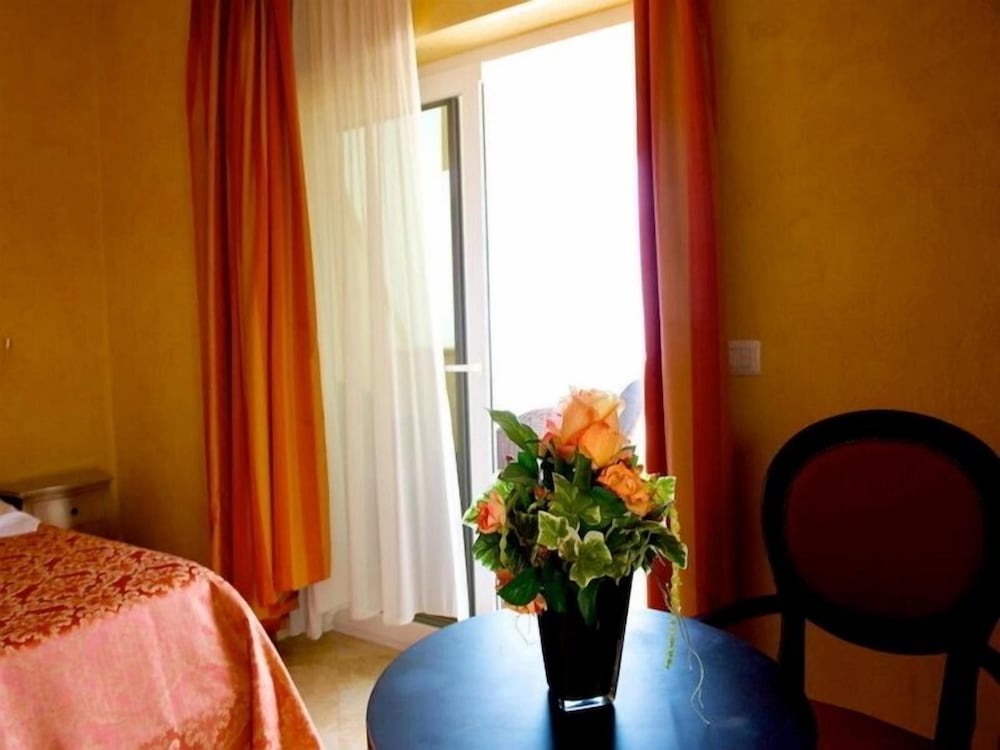 Family Suite, 2 Bedrooms, Partial Sea View