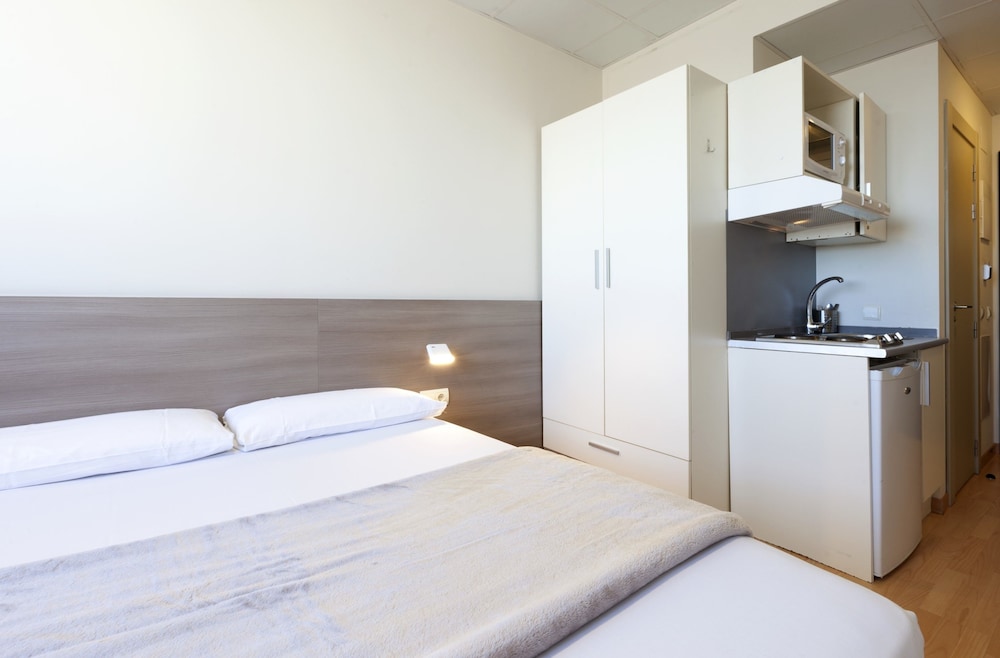 Standard Room, Kitchen - Photo 3