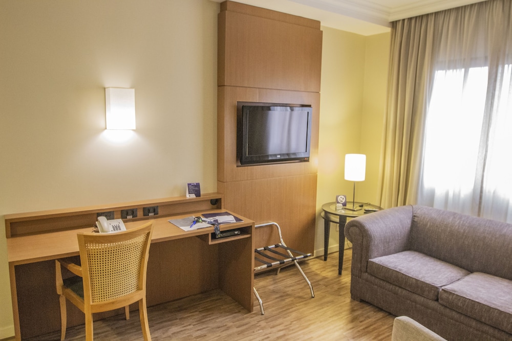 Executive Suite - Photo 6